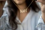 ⁦שרשרת שתי אותיות באנגלית עם & במרכז⁩ – תמונה ⁦3⁩
